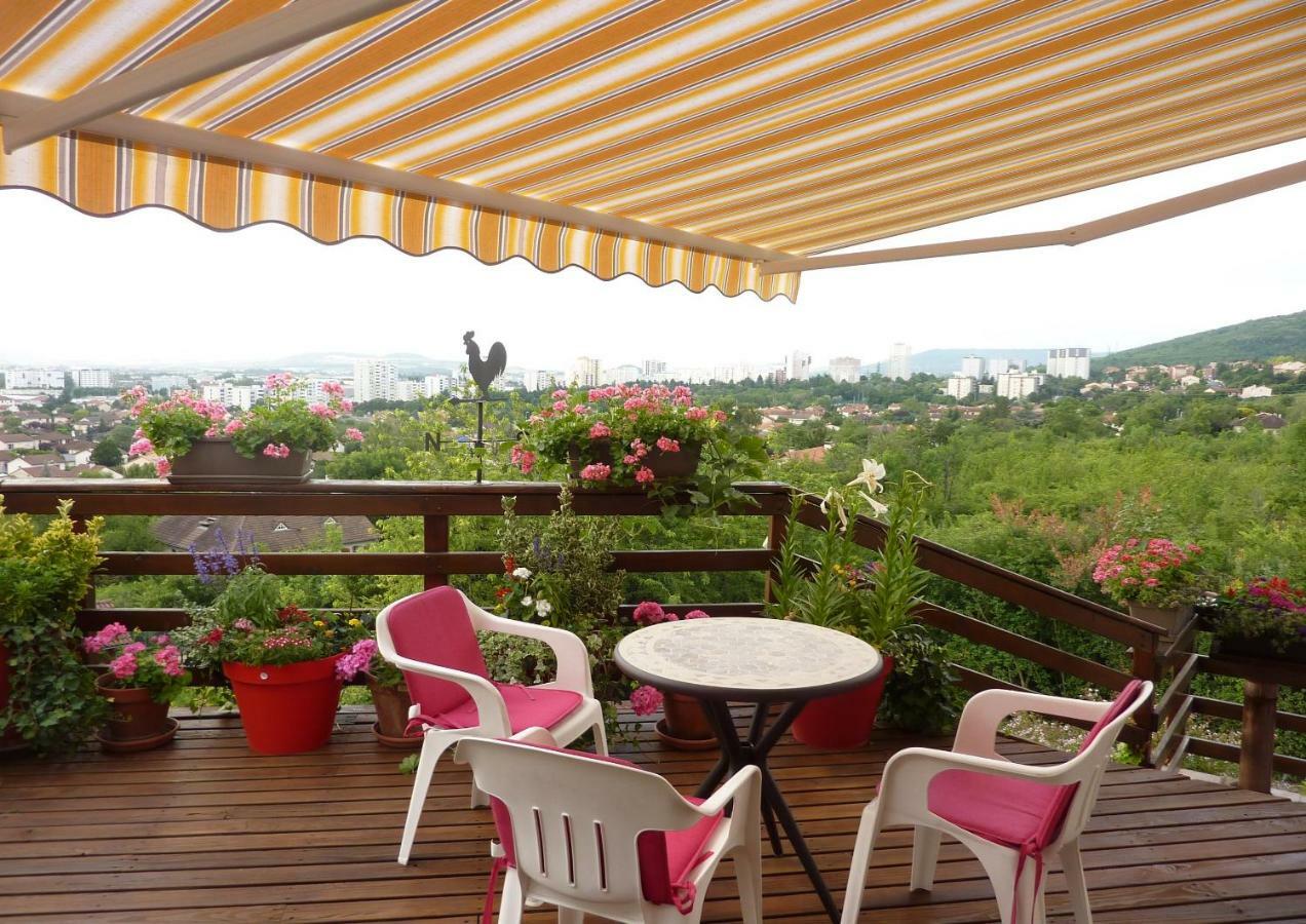 Joli petit Appart sur les Côtes de Cébazat/Clermont Ferrand Esterno foto